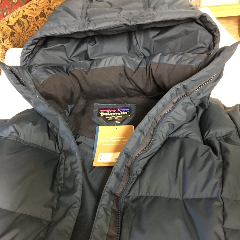 Patagonia Women's DOWN Parka Size M   Color Stone BLUE